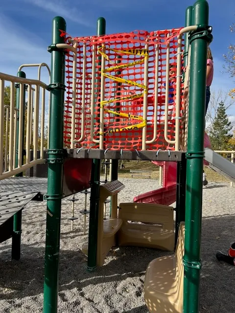 Closed playground equipment